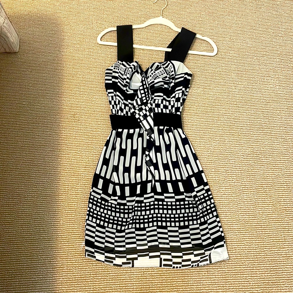 BCBG DRESS Multi color back and white